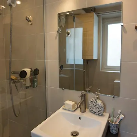 Cosy Apt Near Batignolles Paryż